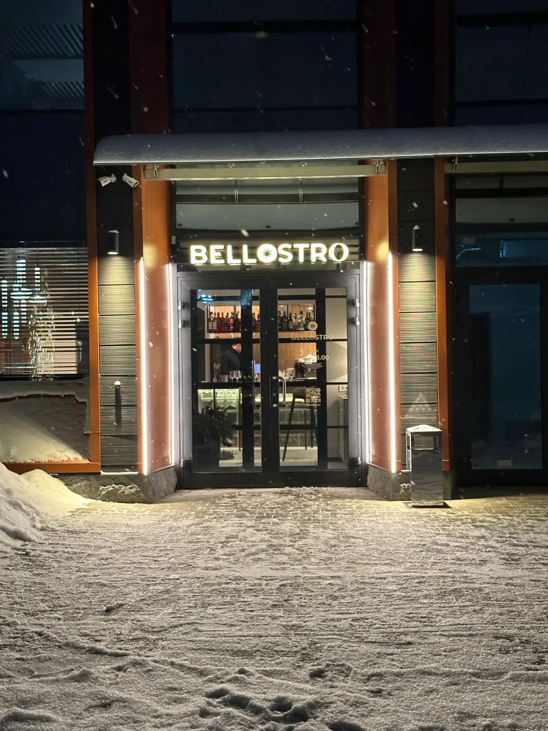 Объёмные буквы ресторана Bellostro над входом, Санкт-Петербург